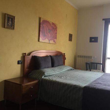 Bed and Breakfast Bb Nuova Fiera Di Roma Fiumicino Exterior foto