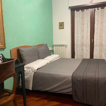 Bed and Breakfast Bb Nuova Fiera Di Roma Fiumicino Exterior foto