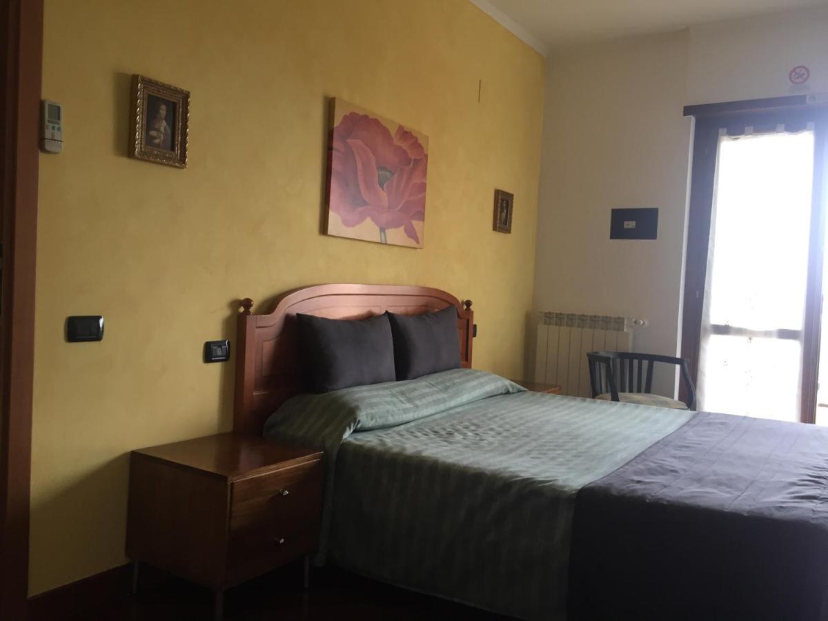 Bed and Breakfast Bb Nuova Fiera Di Roma Fiumicino Exterior foto